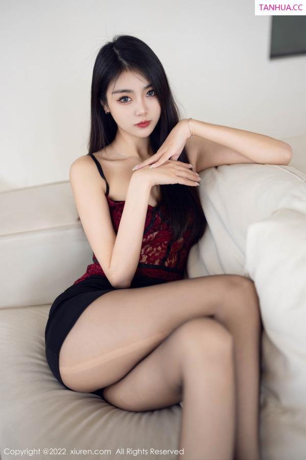 可乐Vicky  [XiuRen]高清写真图 2022.10.27 No.5769 可乐Vicky 黑丝短裙第28张图片
